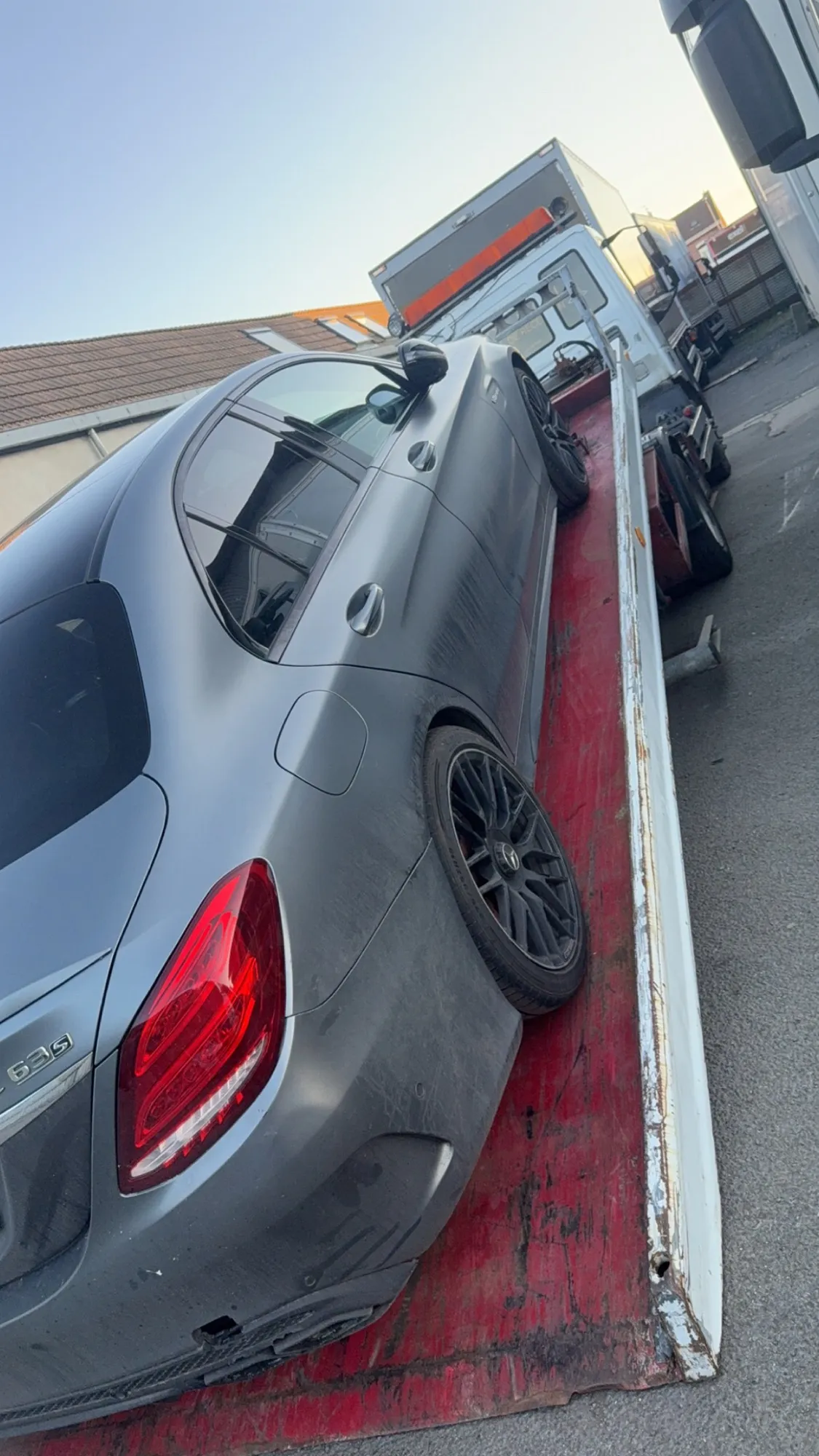 Remorquage Mercedes berline sur plateau – Auto Express Hem